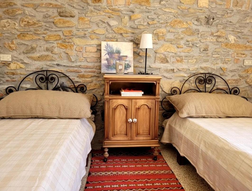 Three-Bedroom House,1399977161:JPEG